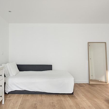 Joivy Minimalistic Apt W Patio In Principe Real Lissabon Buitenkant foto