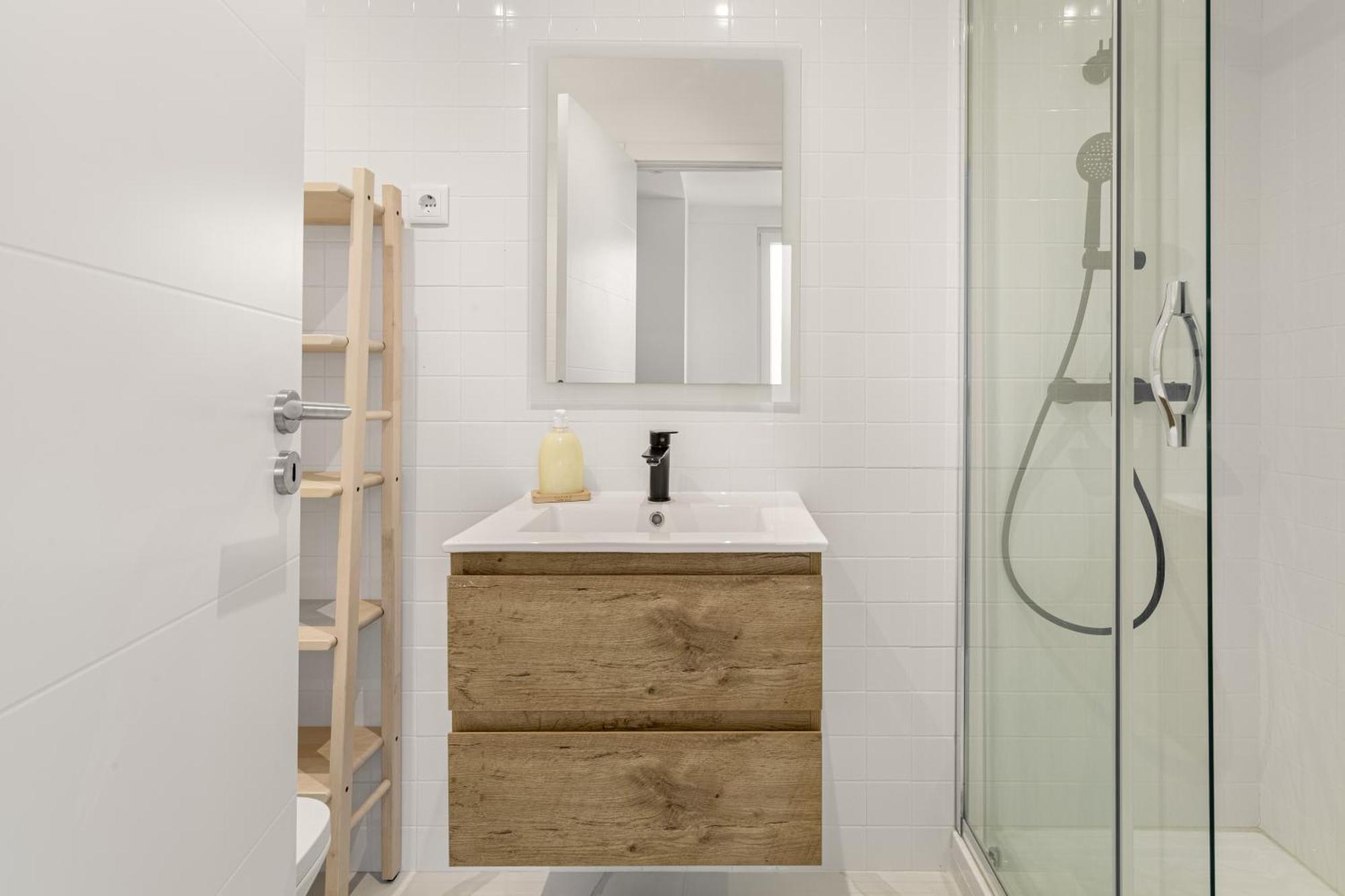 Joivy Minimalistic Apt W Patio In Principe Real Lissabon Buitenkant foto