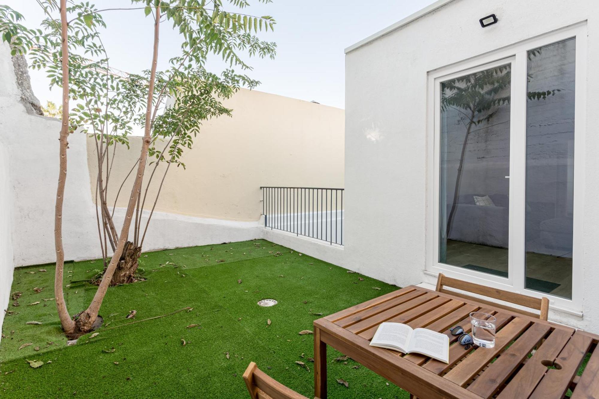 Joivy Minimalistic Apt W Patio In Principe Real Lissabon Buitenkant foto